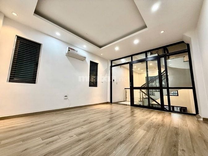 Bán nhà 5 tầng, gần chợ, ô tô vào gara, giá 12.2 tỷ