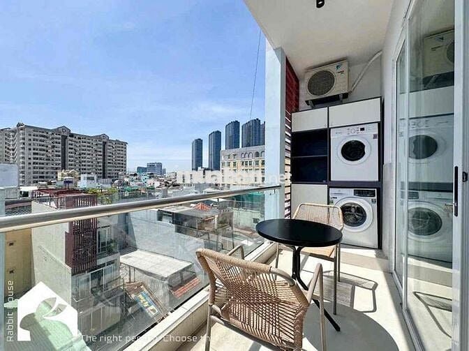 CHO THUÊ CĂN HỘ BAN CÔNG VIEW ĐẸP NGAY BỜ HOÀNG SA QUẬN 1 GIÁ RẺ