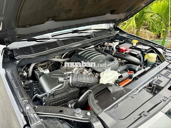Isuzu Mu X 2022 - bản Pre 4x4 odo 9000km