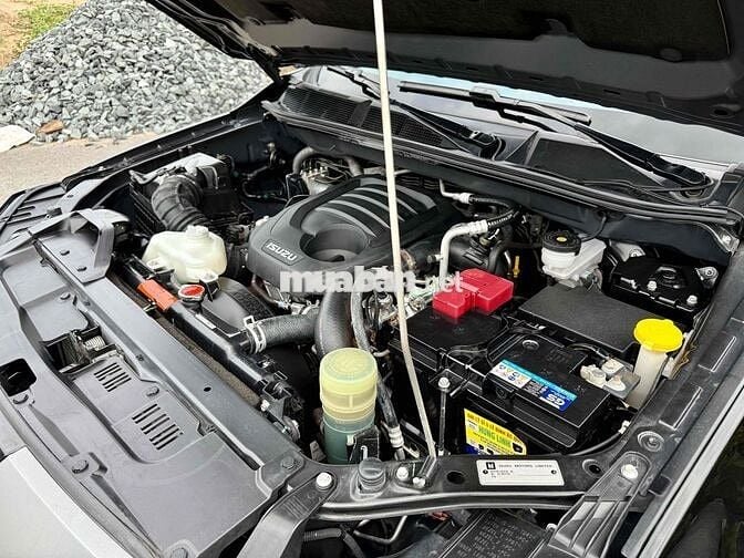 Isuzu Mu X 2022 - bản Pre 4x4 odo 9000km