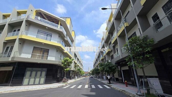 Bcons Uni Valley nhà phố Dĩ An, sổ riêng, giá từ 7,5 tỷ, nhận nhà ngay