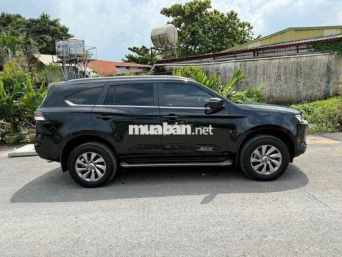 Isuzu Mu X 2022 - bản Pre 4x4 odo 9000km