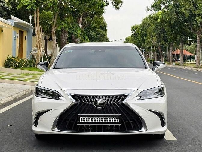 Lexus ES 2023 300h - 20000 km