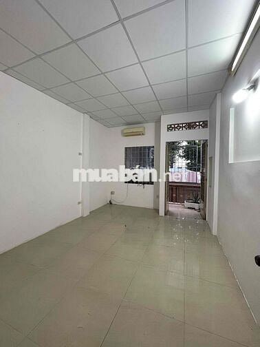 Bán nhà 3 tầng ngay Trường Chinh, 30m ra hẻm xe tải, 40m2, Chỉ 3tỷ5 TL
