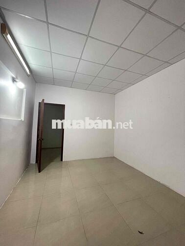 Bán nhà 3 tầng ngay Trường Chinh, 30m ra hẻm xe tải, 40m2, Chỉ 3tỷ5 TL
