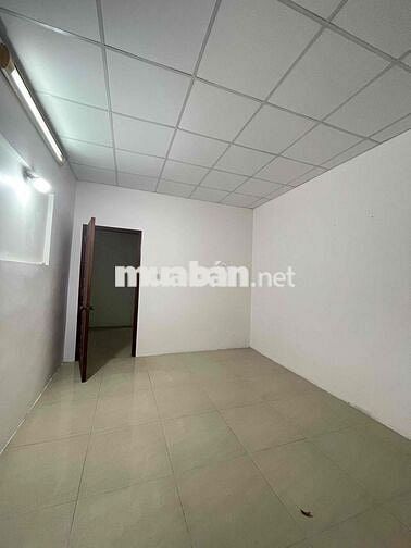 Bán nhà 3 tầng ngay Trường Chinh, 30m ra hẻm xe tải, 40m2, Chỉ 3tỷ5 TL