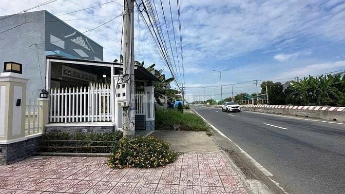 BÁN GẤP NHÀ 1 TỶ 200 - MẶT TIỀN KINH DOANH