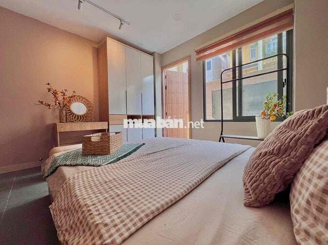 Căn hộ full nội thất ban lớn công ngay chợ bà chiểu gần Q1