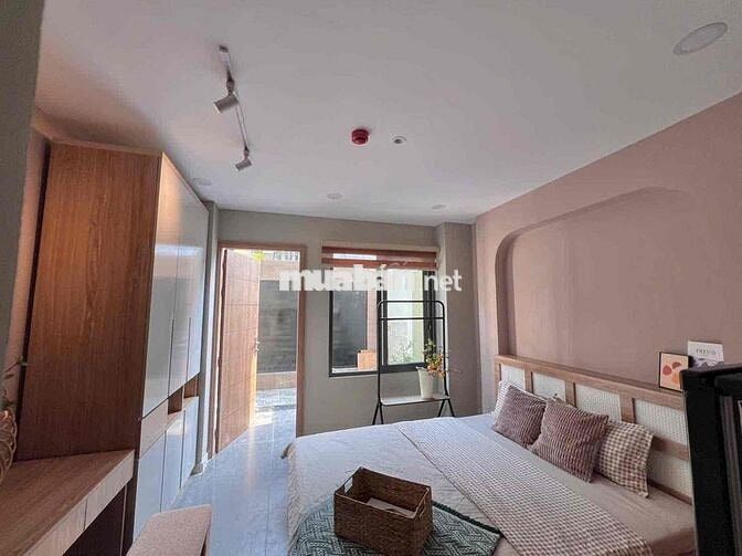Căn hộ full nội thất ban lớn công ngay chợ bà chiểu gần Q1