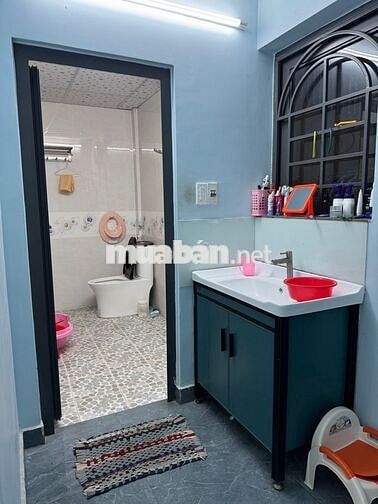 Cho thuê nhà hẻm xe hơi gần Giga Mall giá 7tr (3pn 1wc)