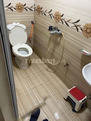 Cho thuê cả tầng 4 phòng rộng 