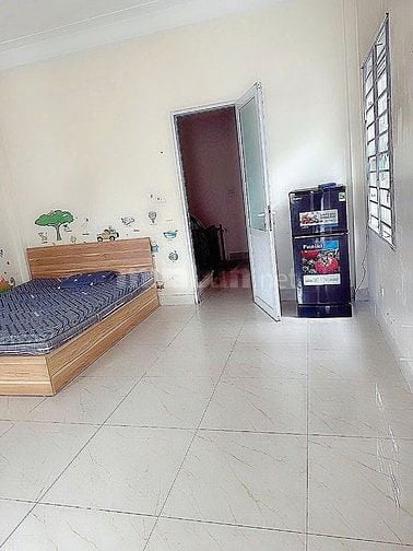 Cho thuê cả tầng 4 phòng rộng 