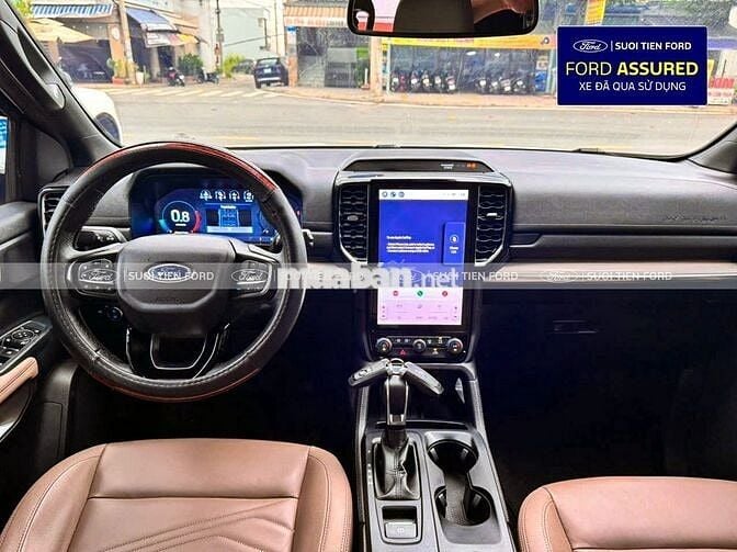 Ford Everest Titan 4x2 Trắng 7 chỗ T8/2023