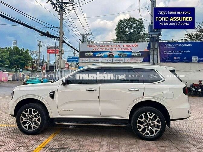 Ford Everest Titan 4x2 Trắng 7 chỗ T8/2023