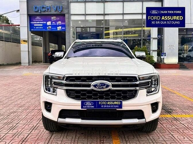 Ford Everest Titan 4x2 Trắng 7 chỗ T8/2023