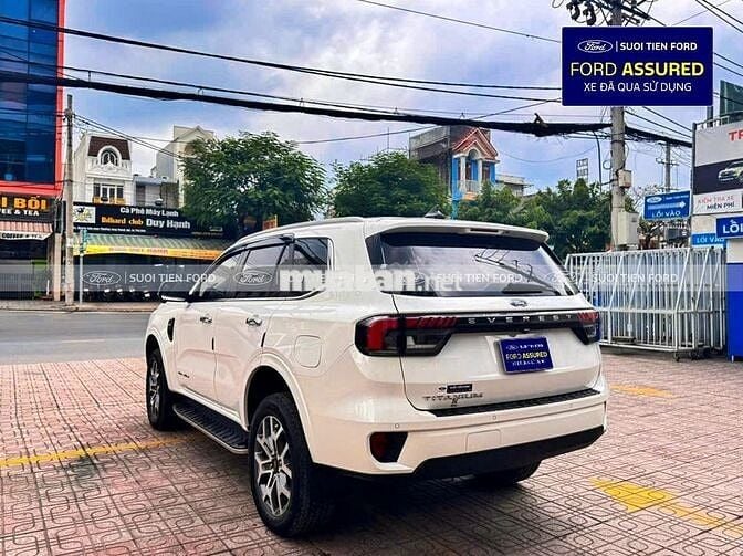 Ford Everest Titan 4x2 Trắng 7 chỗ T8/2023