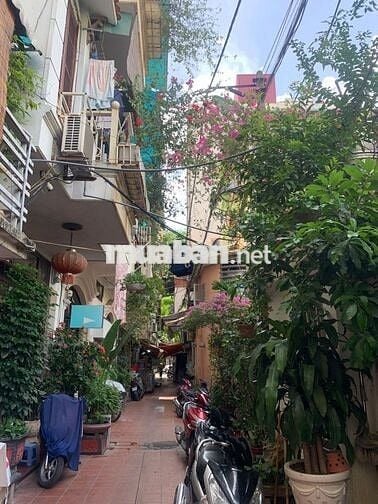 Bán Nhà TT Hàn Thuyên 30M x 2 Tầng Giá 6 Tỷ. 50m ra phố, Full nội thất