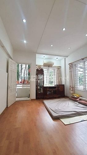 Cho thuê nhà ngõ Xuân Đỉnh dt 40m x 5t 3pnkk giá 10tr