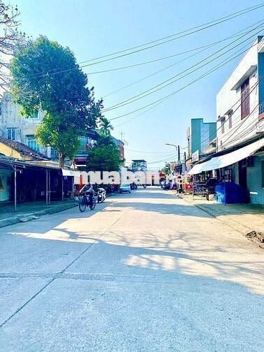 Đất Nam Phước- Sát Ủy ban Huyện- Gần chợ- 90m2 đường oto- Giá 7xx