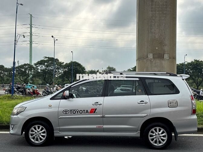 Toyota Innova 2012 2.0G - 149384 km