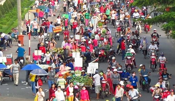 Ngộp tiền cần sang lại (40x60=2462m2) đất shr có sẵn vườn mít dân đông