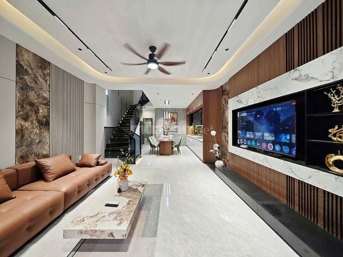 Anh chị đang tìm nhà đẹp 3PN, có PN dưới, Oto đậu trong sân, khu Hòa X