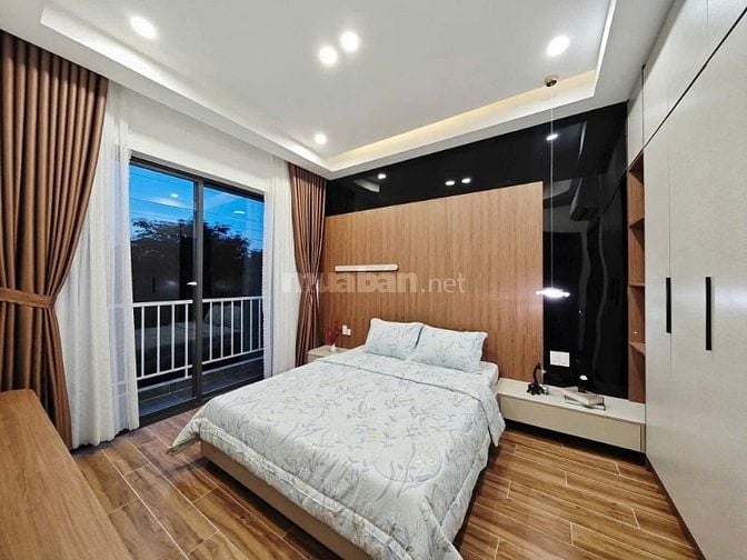 Anh chị đang tìm nhà đẹp 3PN, có PN dưới, Oto đậu trong sân, khu Hòa X