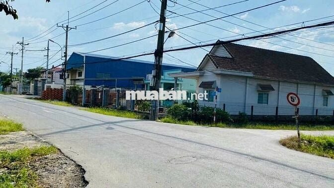 Lô ngộp cuối cùng 179m2 bán 700tr - đường Suối Lội ngay Tân Thông Hội