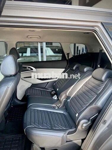 Kia Carens luxury giảm giá cực sốc cuối năm