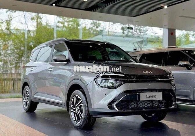 Kia Carens luxury giảm giá cực sốc cuối năm