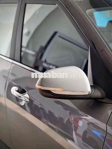 Kia Carens luxury giảm giá cực sốc cuối năm