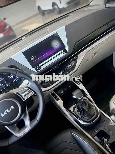 Kia Carens luxury giảm giá cực sốc cuối năm