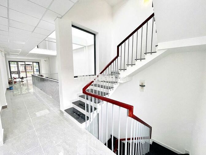 NHÀ MỚI XÂY CỰC HIẾM - Đ.Lê Văn Sỹ,P1,TB - Trệt Suốt 2 lầu sân thượng