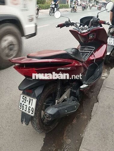 Xe máy Honda PCX màu đỏ, đời 2014