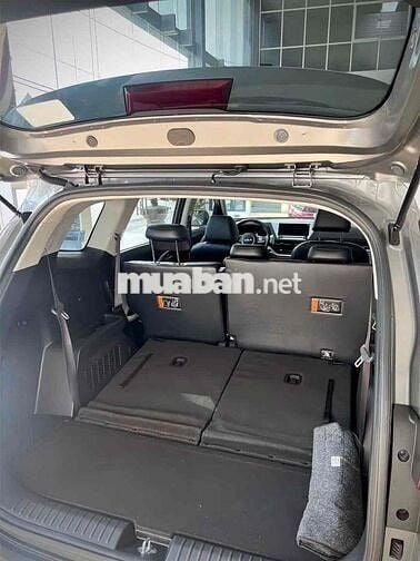 Kia Carens luxury giảm giá cực sốc cuối năm