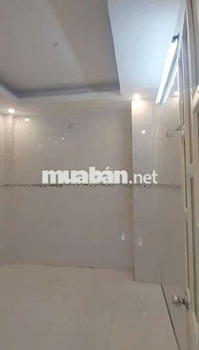 NHÀ 2LẦU 3PN 2WC MỚI SƠN SỬA HẺM OTO ĐỐI DIỆN VẠN PHÚC, Ở GĐ, NHÓM BẠN
