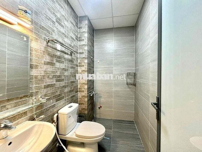 Căn hộ full nội thất cửa sổ lớn ngay chở Bà Chiểu gần Q1