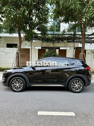 Tucson bản Full xăng cuối 2016 rất mới.