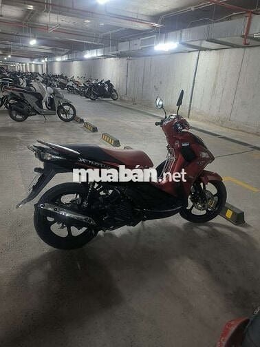 Xe novo 6 màu đỏ đen.