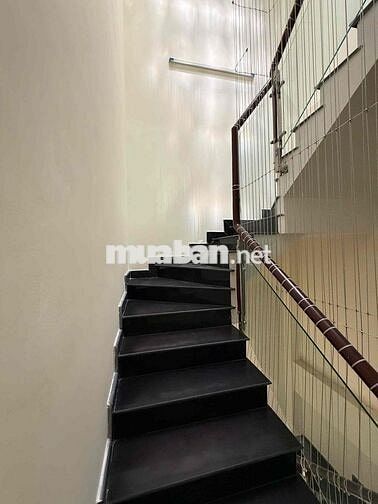 Cho thuê nhà 3 lầu MT đường làm VP hay Spa dạy học phường Linh Chiểu