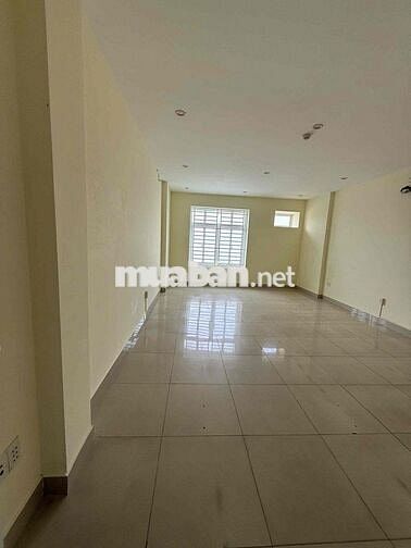 Cho thuê nhà 3 lầu MT đường làm VP hay Spa dạy học phường Linh Chiểu