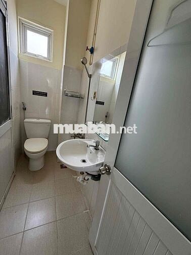 Cho thuê nhà 3 lầu MT đường làm VP hay Spa dạy học phường Linh Chiểu