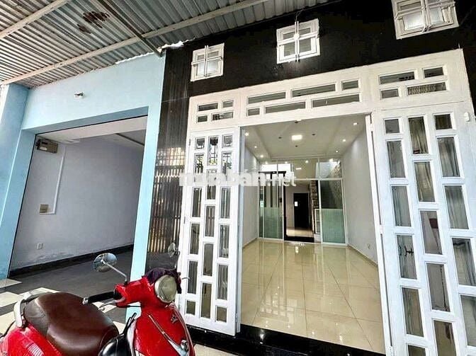 CHO THUÊ NHÀ DIÊN TICH LON. BẮC LÂN BÀ ĐIỂM HOCMON
👉DT 8x20m