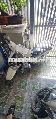 Xe máy Piaggio Liberty màu trắng