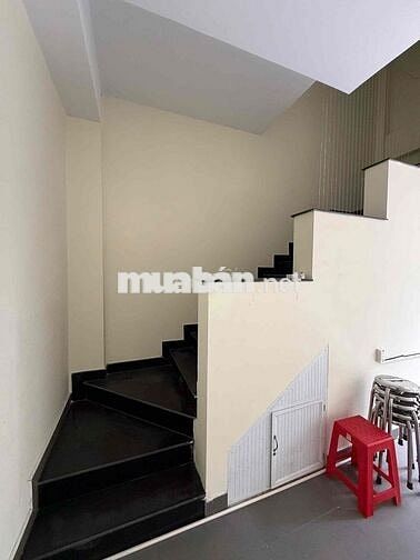 Cho thuê nhà 3 lầu MT đường làm VP hay Spa dạy học phường Linh Chiểu