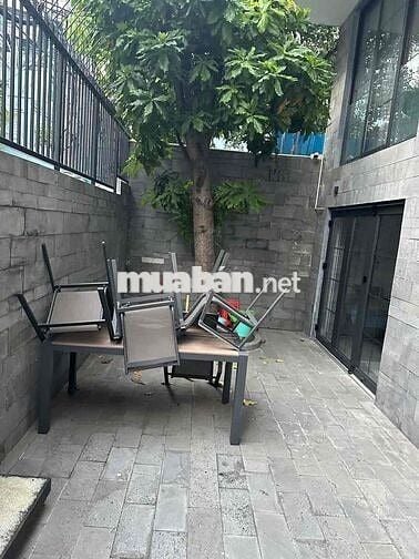 CHÍNH CHỦ NHÀ 1 TRỆT + 1 LỬNG + 1 SÂN THIẾT KẾ HIỆN ĐẠI TRUNG TÂM