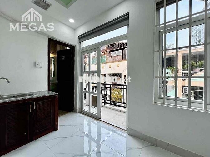 Mới 100% Full Nội Thất, Ngay Phố Đi Bộ Phan Xích Long, Giá Rẻ Nhất Khu