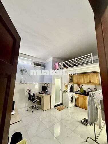 Căn hộ dịch vụ , 11 phòng , trung tâm Q6 . Nguyễn Văn Luông