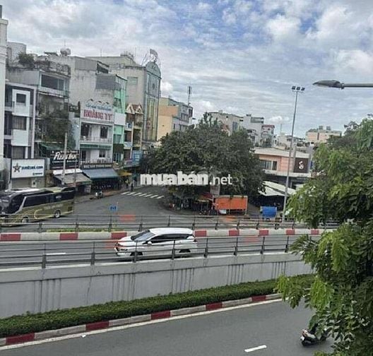 Bán nhà mặt phố Cộng Hòa, 5.9x15, 3 tầng khu VIP ngay  Lăng Cha Cả