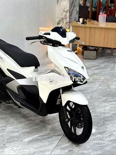 Xe máy Honda Airblade màu trắng zin đẹp leng keng